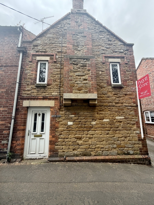 Welby Terrace, Main Street