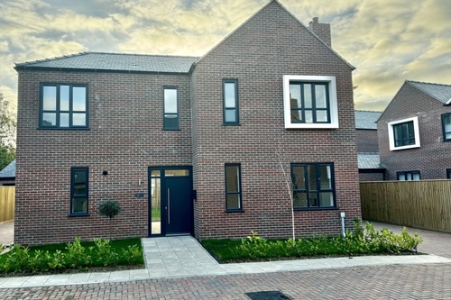 The Glade,  College Street